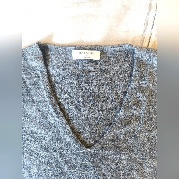 Babaton Aritiza Erin V-Neck Sweater Size S - Picture 3 of 3
